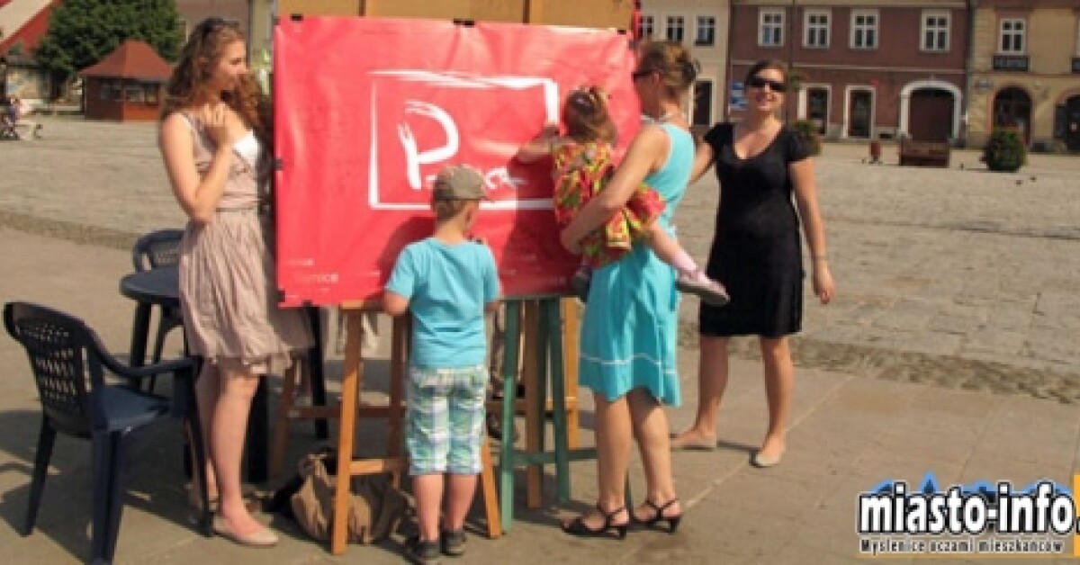 Imieniny Polski: Mieszkańcy stworzyli wielką kartkę