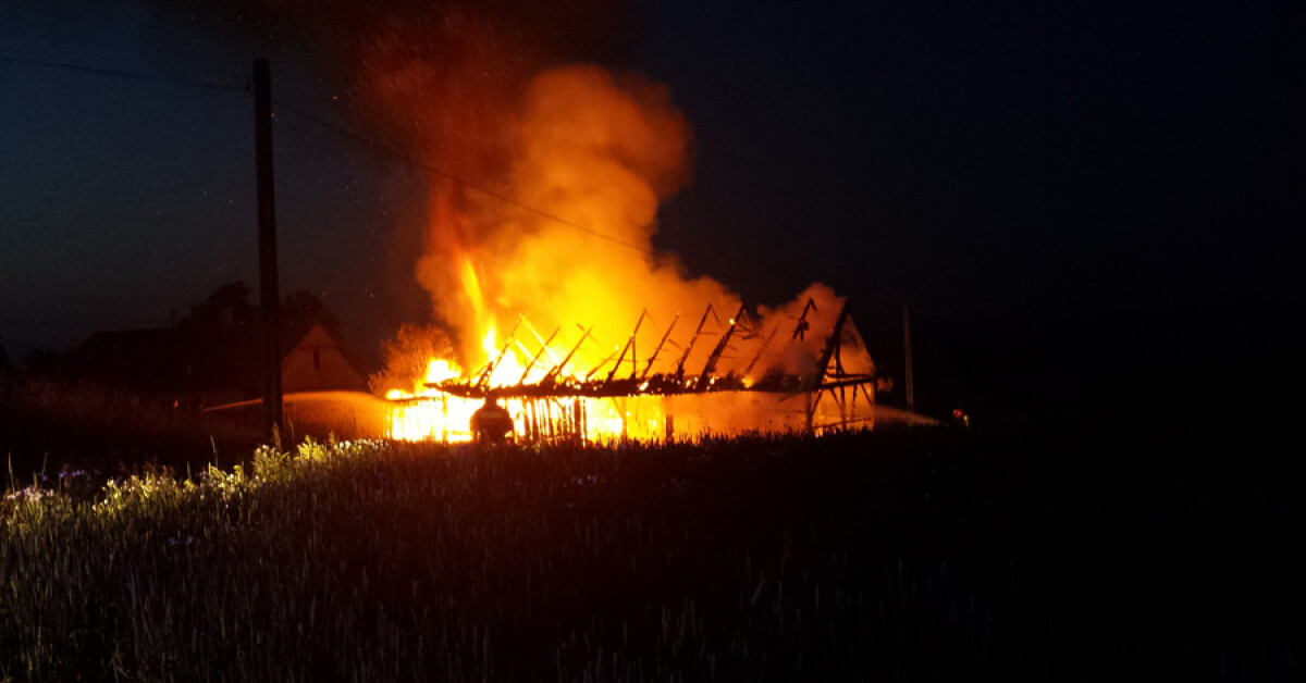 ALARMUJECIE: Spłonęła stodoła w Dziekanowicach. Policja wyklucza podpalenie