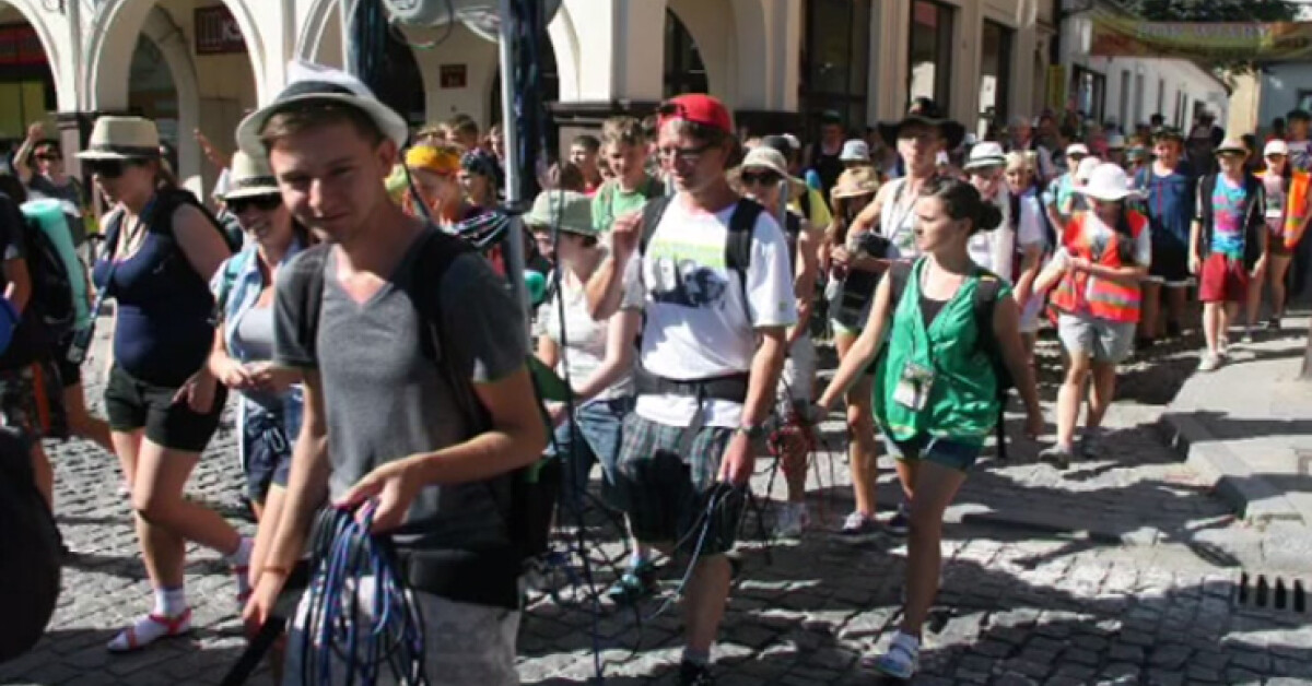 Pielgrzymka do Częstochowy: Dlaczego ludzie decydują się na tak długi marsz? [WIDEO]