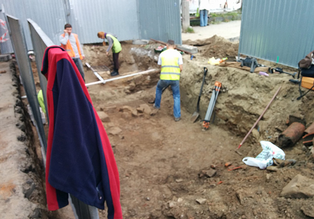Archeolodzy badają znalezioną przy ul. Gałczyńskiego piwnicę prawdopodobnie pochodzącą z XIX wieku