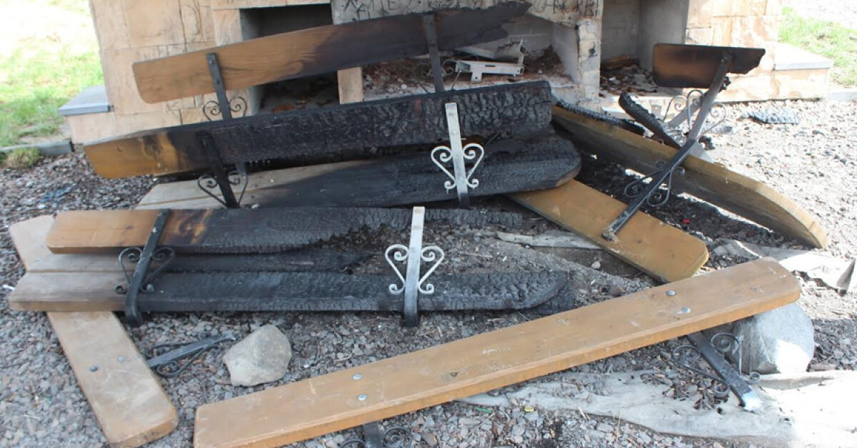 Sułkowice: Wyrwali i spalili ławki nad zalewem