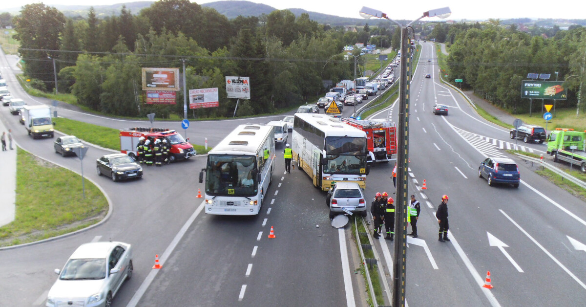 Jawornik: Zderzenie z autobusem na Zakopiance