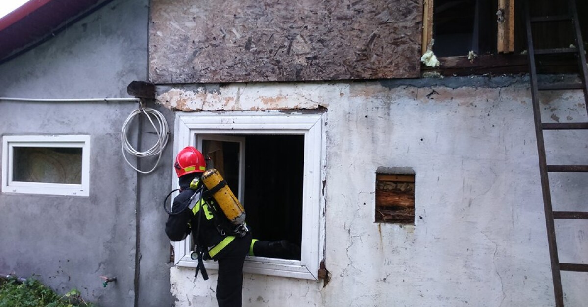 Glichów: Piorun uderzył w dach drewnianego domu