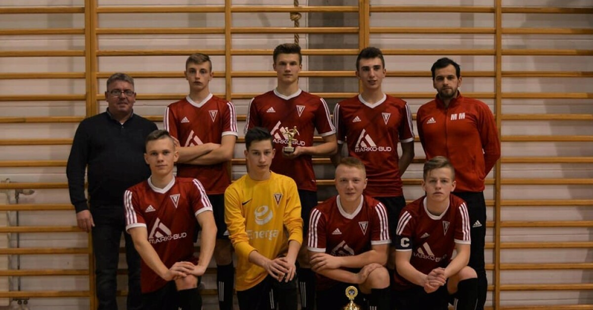 Piłka nożna: Juniorzy Młodsi Pcimianki z Pucharem Prezesa Podokręgu