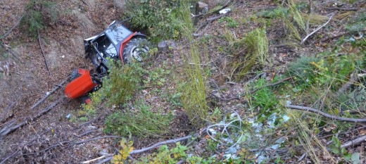 Wiśniowa: Wypadek podczas prac w lesie. Zginął kierowca ciągnika