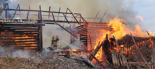 Pożar stodoły w Lipniku. Budynek doszczętnie spłonął