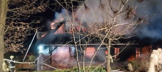Pożar domu w Drogini. Strażacy walczyli z ogniem ponad cztery godziny
