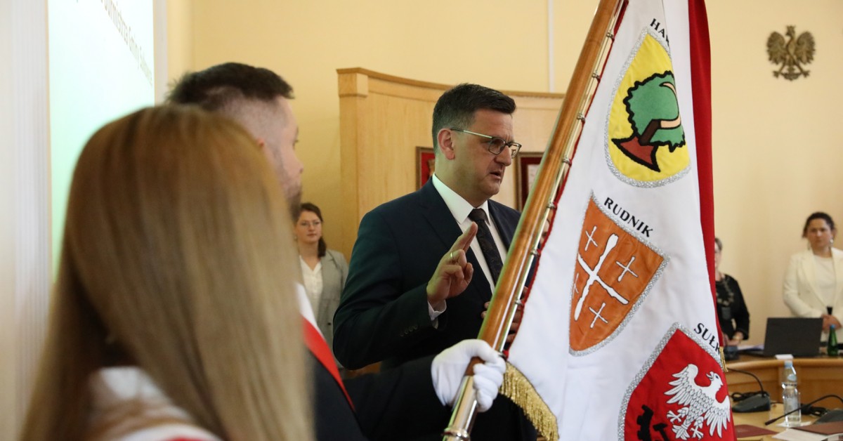Sułkowice. Burmistrz Artur Grabczyk złożył ślubowanie. Radni wybrali przewodniczącego i jego zastępców