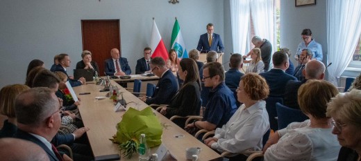 Burmistrz Jarosław Szlachetka złożył ślubowanie. Radni wybrali przewodniczącego i jego zastępców