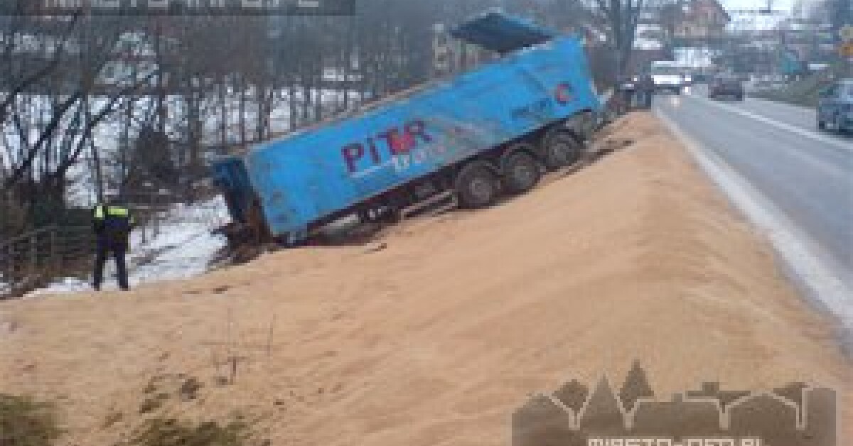 25 ton pszenicy wylądowało na zakopiance