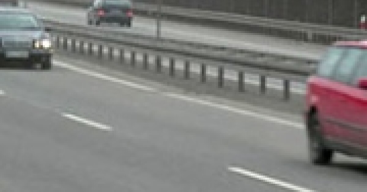 Zamyśleni przy grobach, ostrożni na drodze