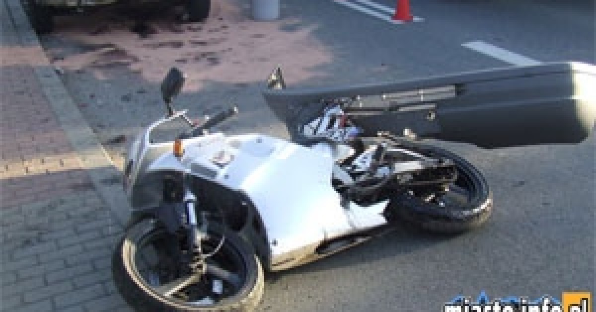 Sułkowice: Nastolatek na motorze wjechał prosto pod busa