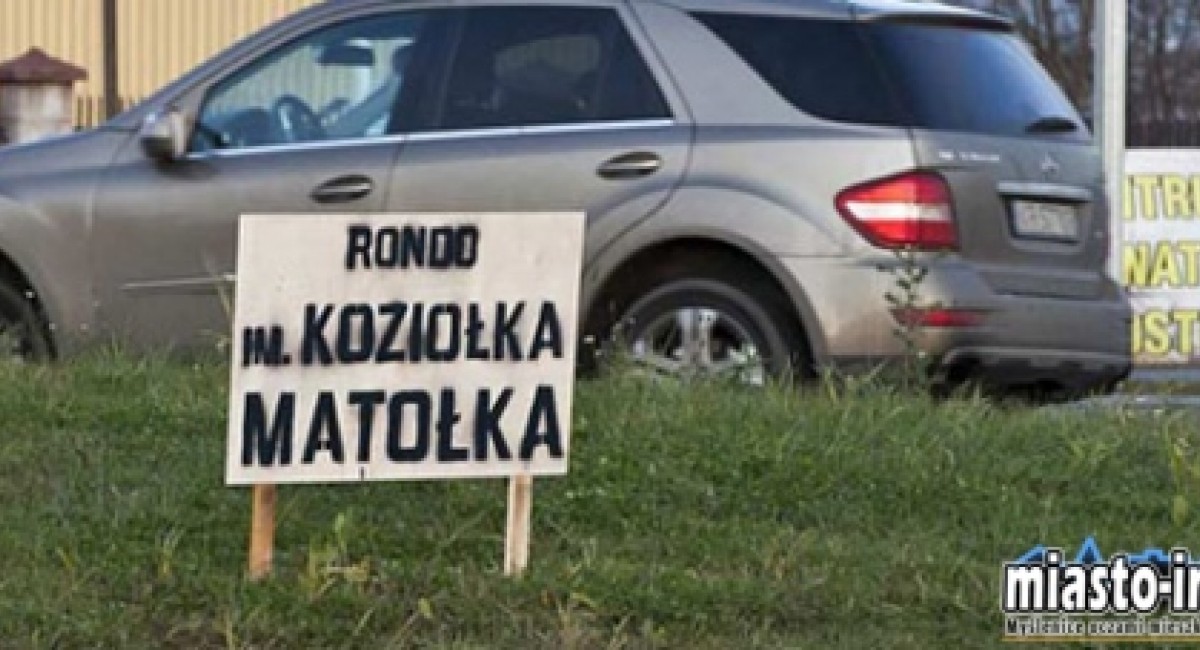 Myślenice: Sprzeciw czy żart? Rondo im. Koziołka Matołka