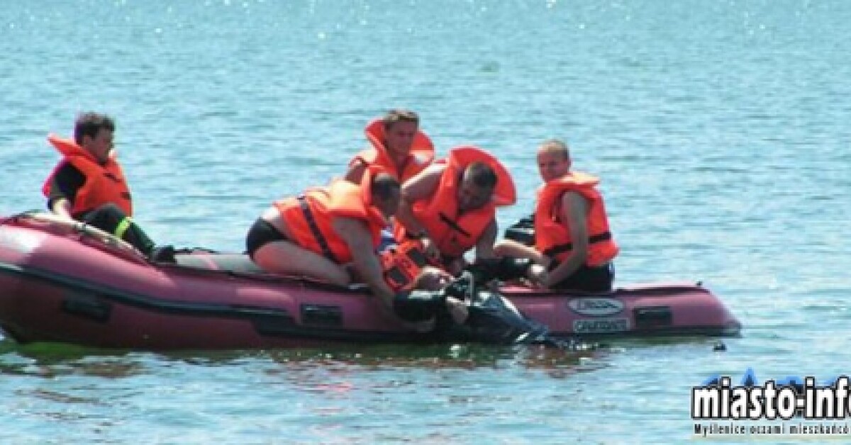 Brzączowice: Strażacy ćwiczą na jeziorze dobczyckim