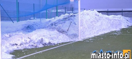 Piłka nożna V liga: Nie będzie walkowera, ale Orzeł zapłaci karę za śnieg na boisku
