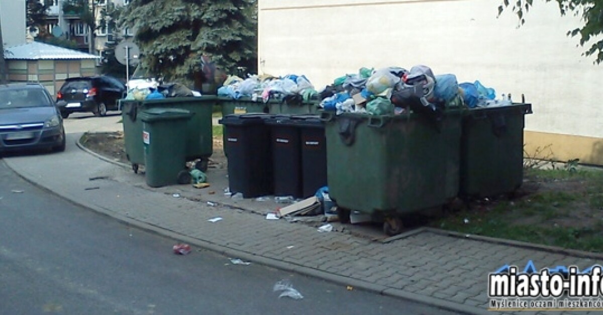 ALARMUJECIE: Osiedle tonie w śmieciach