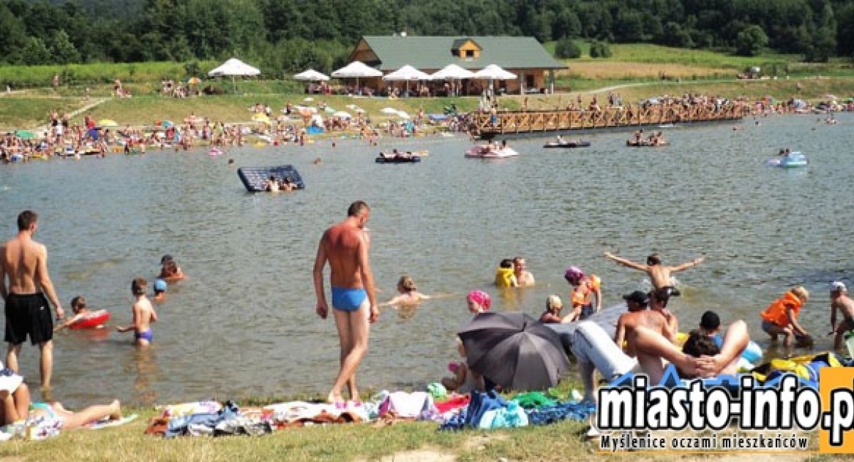 Coraz więcej osób wybiera zalew w Sułkowicach. Warto?