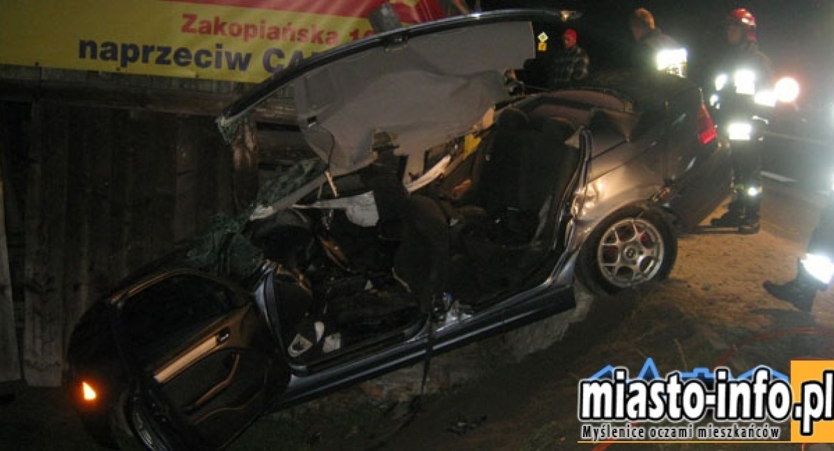 Krzeczów: Wjechał BMW prosto w stodołę