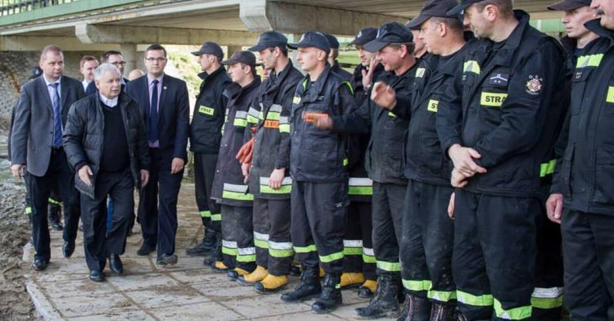 Stróża: Jarosław Kaczyński spotkał się ze strażakami 