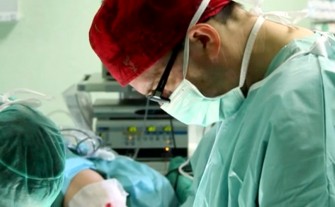 Chirurdzy z Myślenic po raz pierwszy w Małopolsce przeszczepili łąkotkę