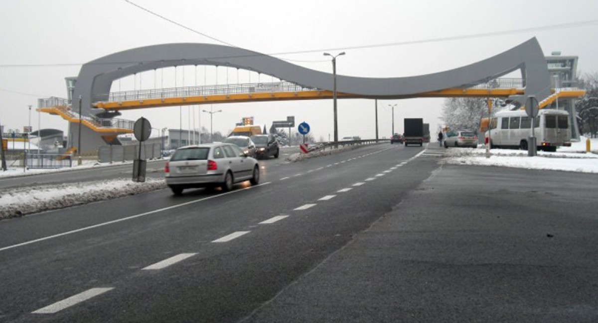 Jawornik: Kładka otwarta. Można przechodzić nad Zakopianką