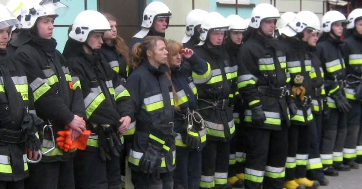 Zdawali egzamin na strażaków: W tym 4 panie