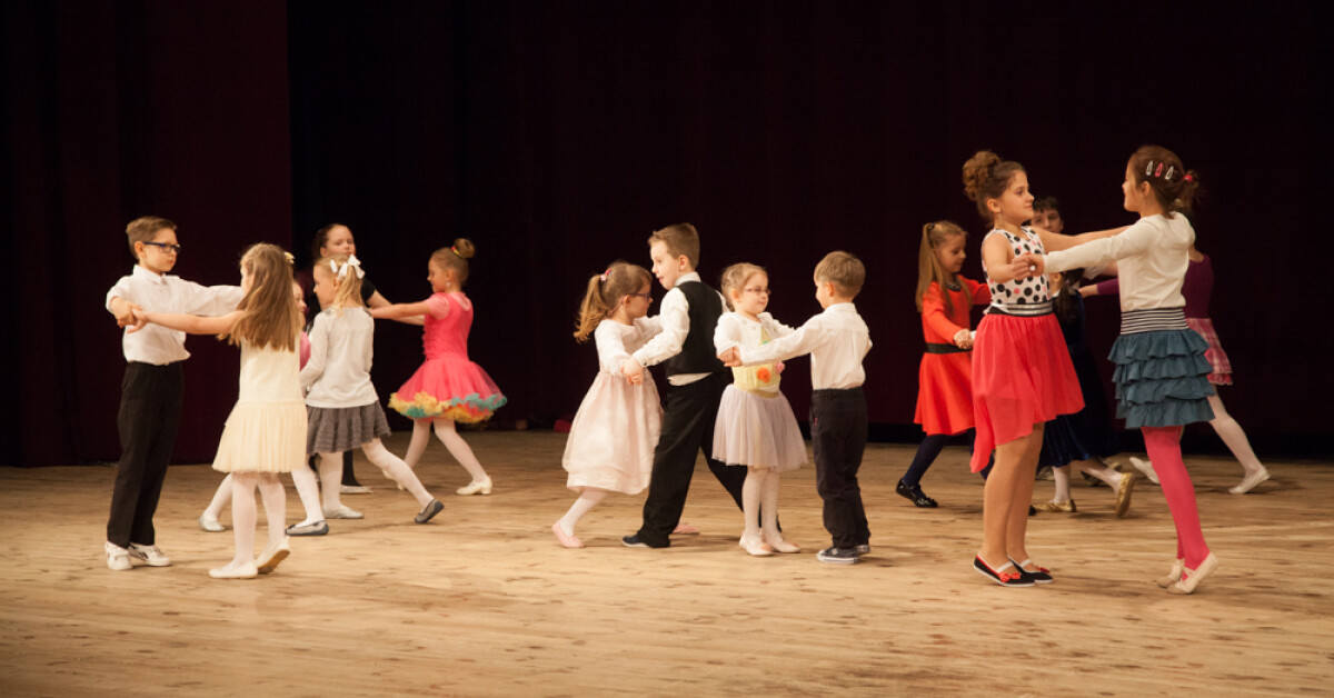 Młodzi tancerze "Sokoła" na scenie MOKiS-u