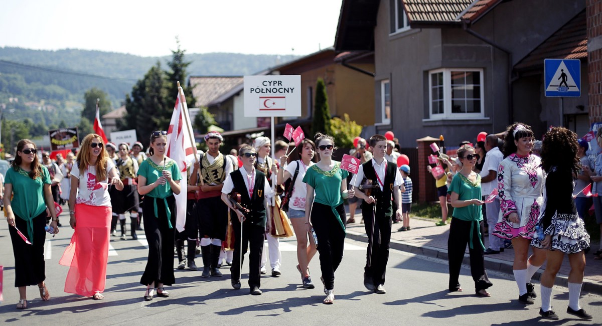 Spotkania z Folklorem: Korowód festiwalowy przeszedł przez miasto