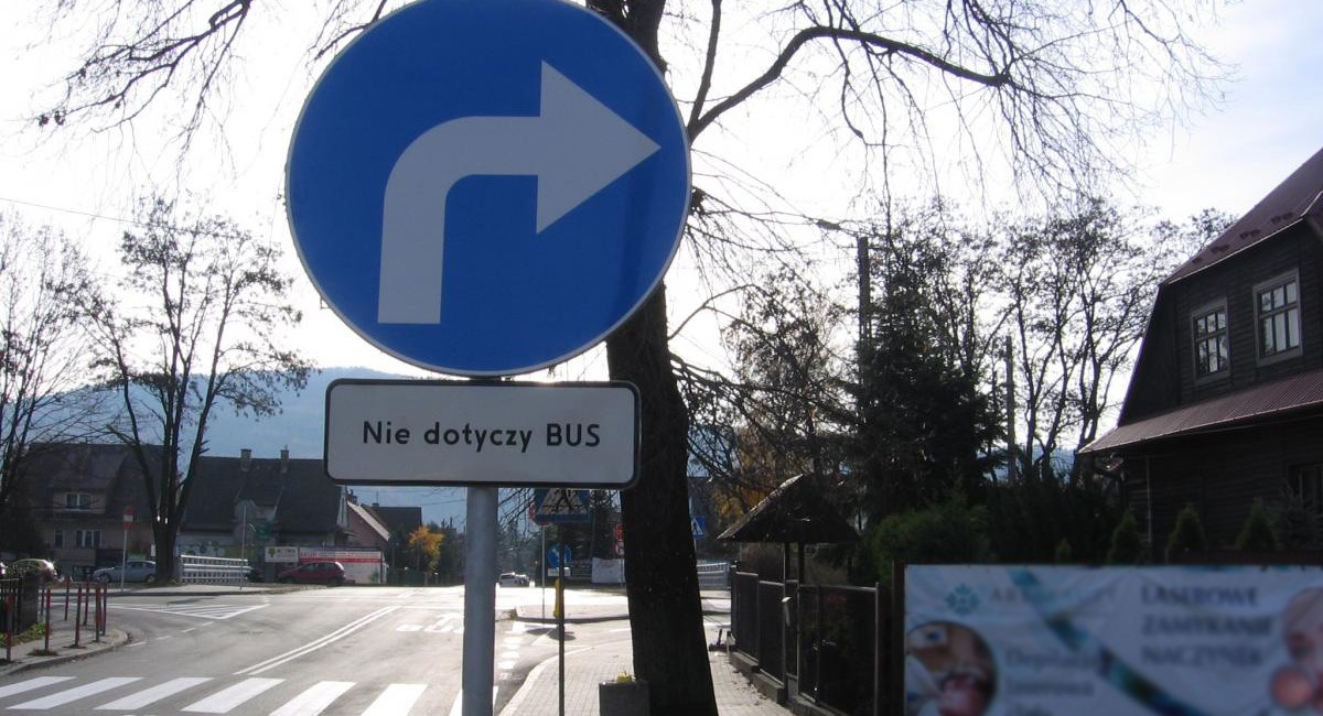 Kierowcy nie widzą, czy nie chcą widzieć znaków przy Słonecznej?