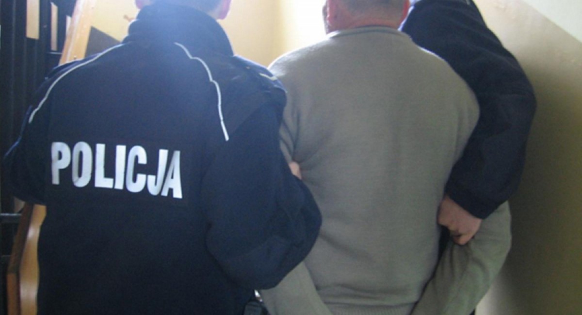 Krzczonów: Miał 2,5 promila. Policjantów straszył bronią