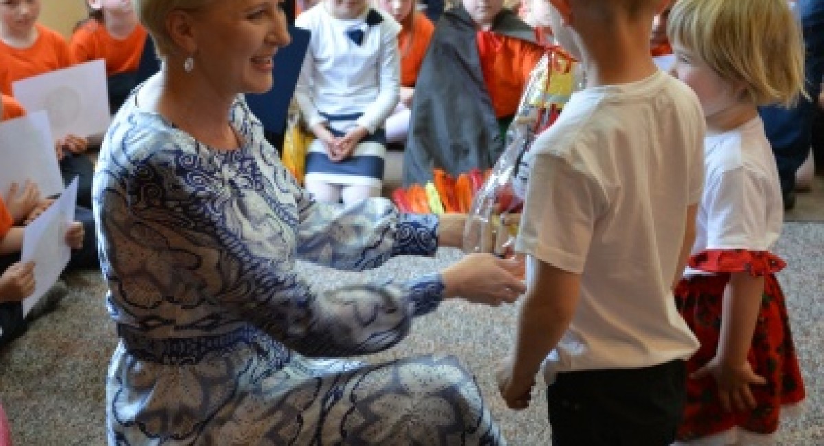 Dziekanowice: Pierwsza Dama - Agata Kornhauser-Duda odwiedziła Szkołę Podstawową