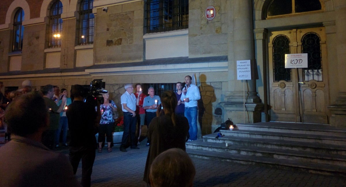 Myślenice: Protest przed sądem. Mieszkańcy przeciwko zmianom w ustawie o Sądzie Najwyższym