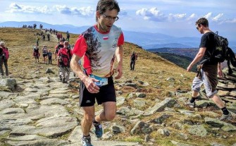Biegiem na szczyt: Pokona 137 km, aby zebrać pieniądze dla chorego chłopca