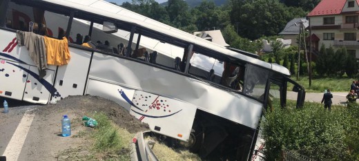 Tenczyn: Autobus z dziećmi zderzył się z Tirem. Ponad 20 osób rannych