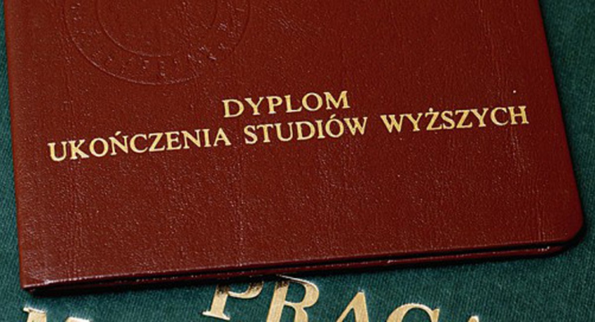 Jakie wykształcenie powinien mieć radny? Prawie dwie trzecie z nich nigdy nie była na studiach