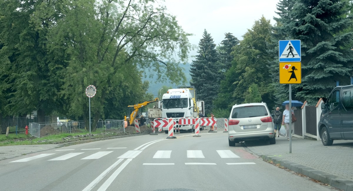 Myślenice: Zamieniają drogę na park. Ruszyły prace nad korektą skrzyżowania