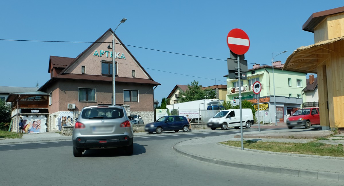 "Ludzie, bez jaj. Czy wy nie patrzycie na znaki!?".Tak komentujecie jazdę wokół galerii
