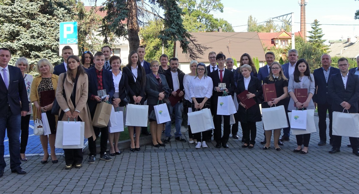 Prymus 2018: Starosta i wicestarosta wręczyli nagrody najlepszym uczniom w powiecie myślenickim
