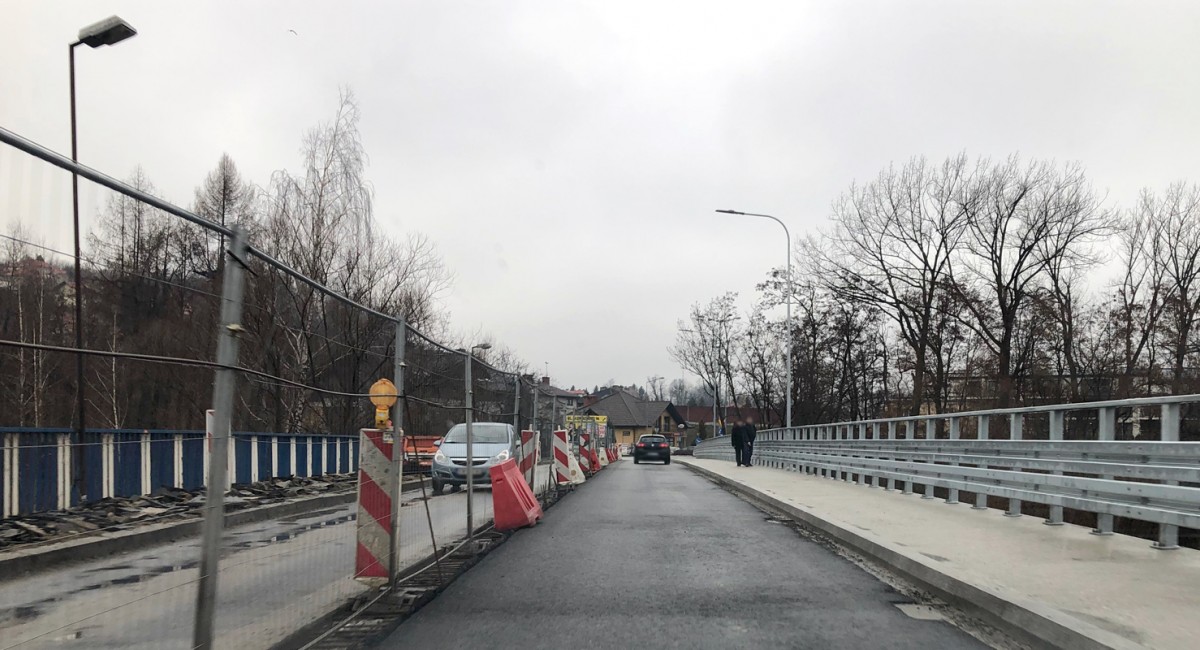 Wraca dwukierunkowy ruch mostem nad Rabą