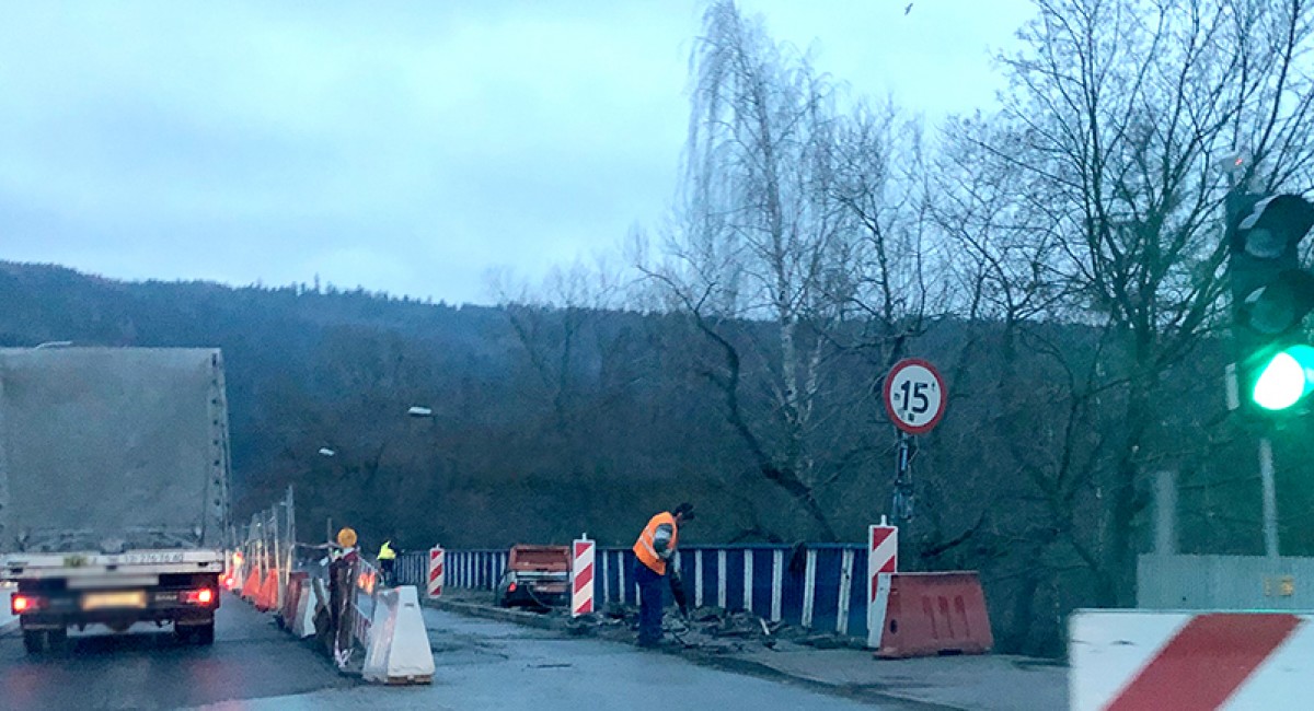 Wrócił ruch jednokierunkowy po moście nad Rabą