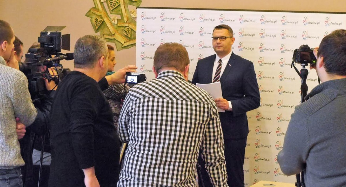 Burmistrz apeluje do radnych o wycofanie poprawek w budżecie. Mówi o „zaciskaniu pasa”