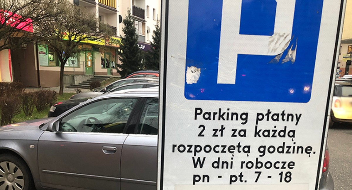 Płatne strefy parkowania i parkometry zamiast parkingowych. Dzisiaj radni podejmą decyzję