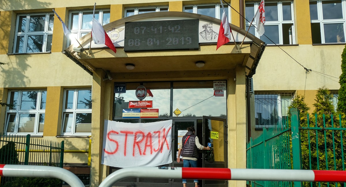 Nauczyciele mówią "Dosyć!". Trwa strajk w szkołach w całym kraju
