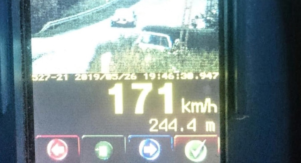 Pirat drogowy jechał 171 km/h w terenie zabudowanym
