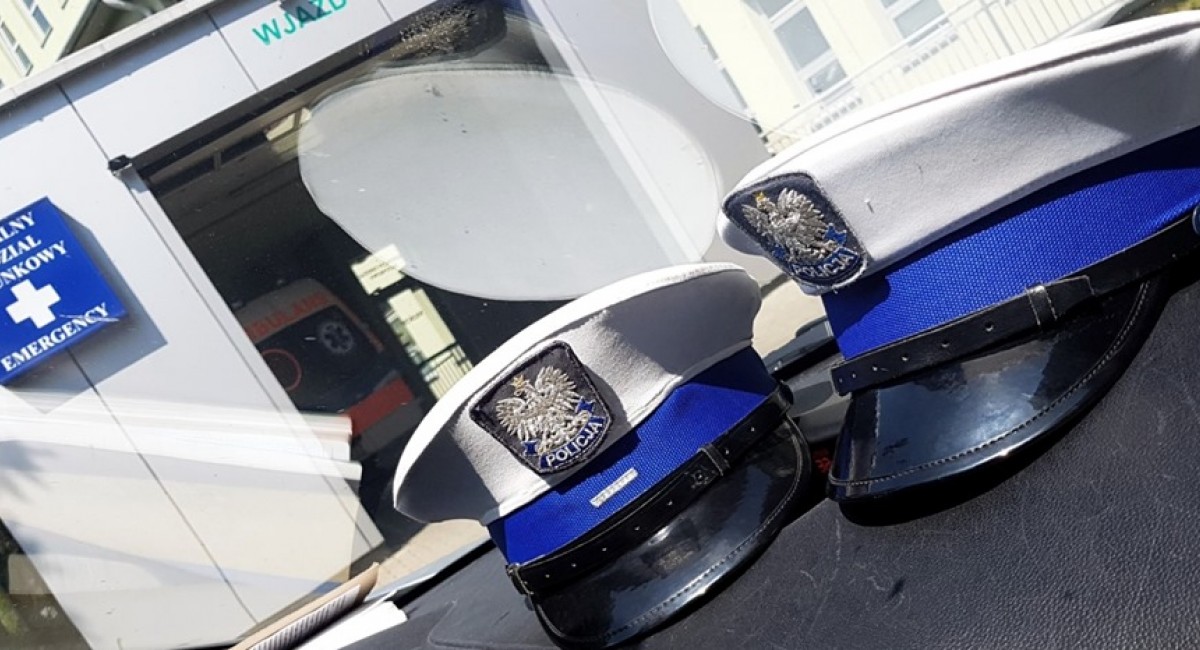 Jechali do porodu. Nie było czasu do stracenia. Eskortowali ich policjanci