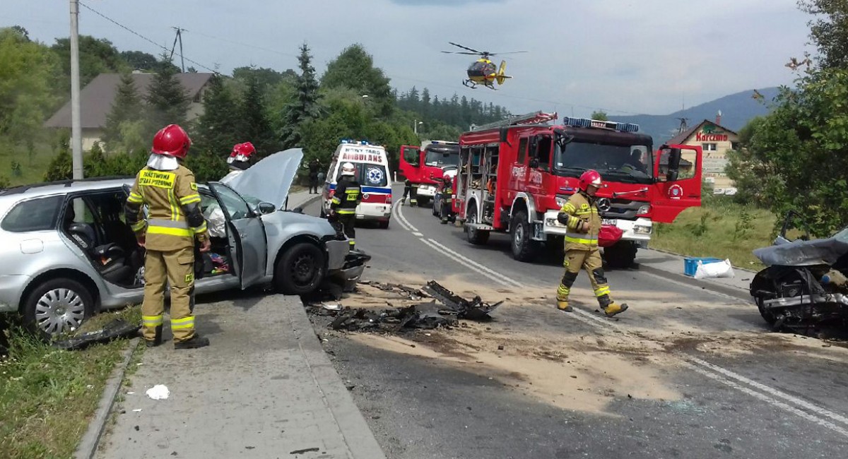 Krzeczów: Czołówka na Zakopiance. Zginął kierowca audi. Pięć osób rannych, w tym dwójka dzieci