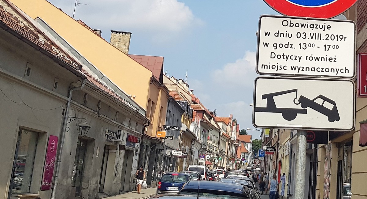 Sprawdź, gdzie nie parkować w Myślenicach podczas dzisiejszego etapu Tour de Pologne