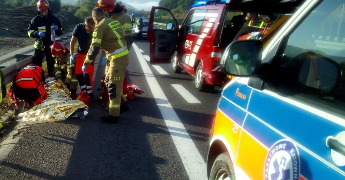Zmarł mężczyzna, który wypadł z auta na "zakopiance"