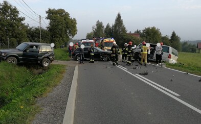 Pięć osób poszkodowanych i zablokowana droga w Sierakowie