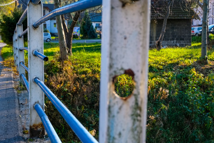 Płot Prostokątnej Zagrody Wymaga Wymiany Most na Górnym Przedmieściu "wąski i niebezpieczny". Wymaga rozbudowy